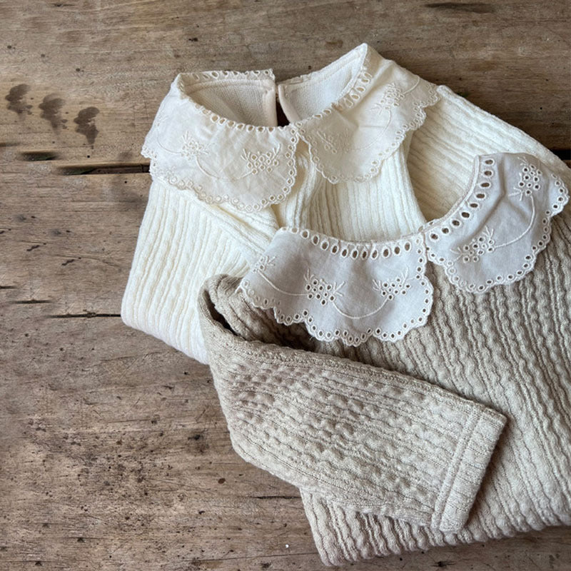 Blouse pour bébé fille avec col en dentelle vintage chic