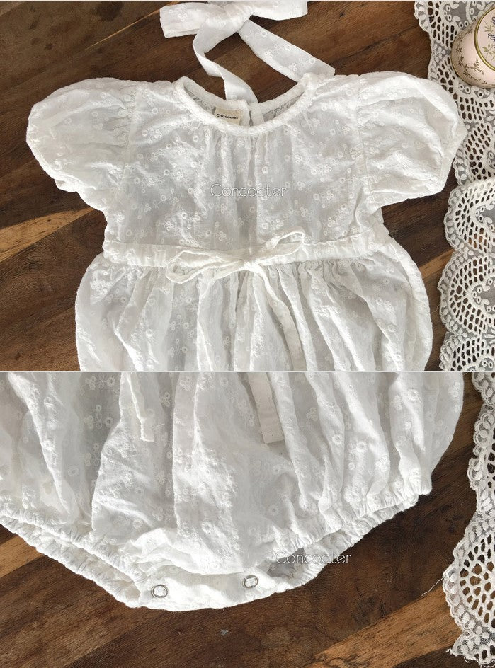 Body en dentelle pour bébé fille avec chapeau assorti et et petit motif