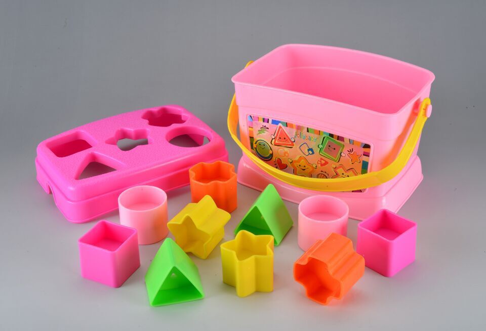 Boite de blocs plastiques apprentissage formes et coordination