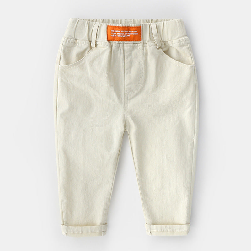 Pantalon chino pour enfant garçon avec étiquette orange sur l'avant