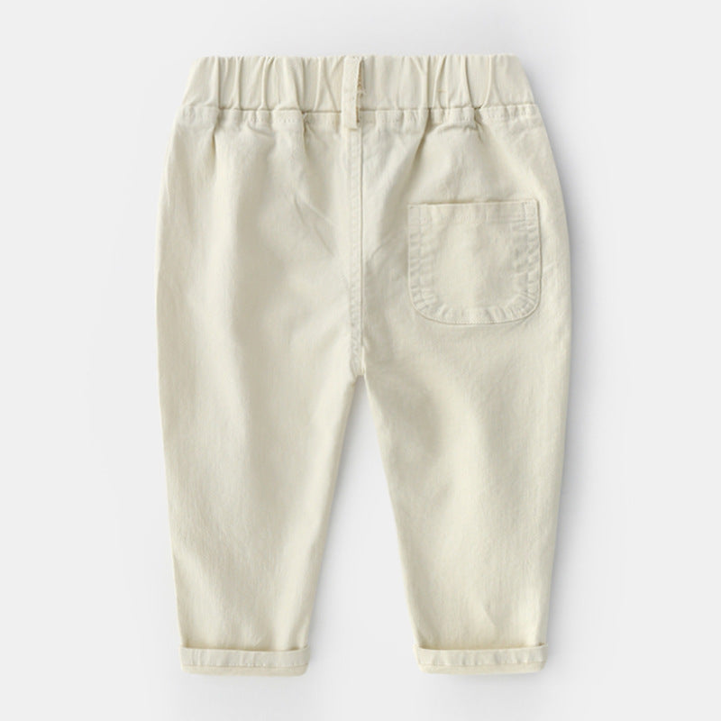 Pantalon chino pour enfant garçon avec étiquette orange sur l'avant