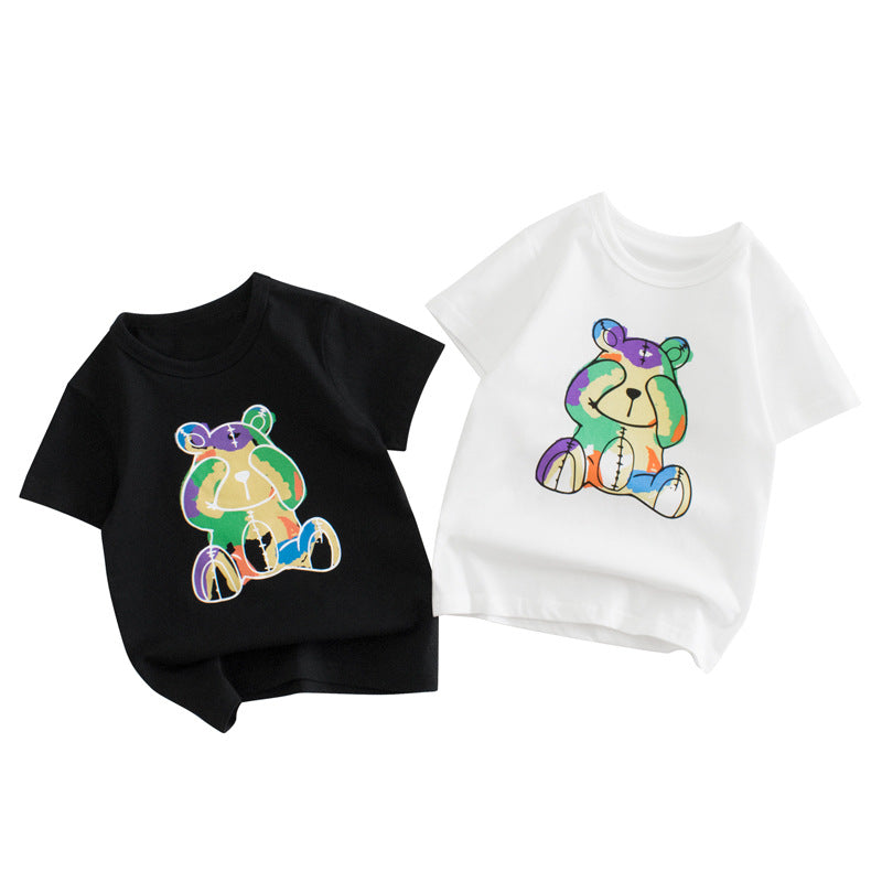 T-Shirt pour enfant avec des manches courtes et un adorable motif d'ours arc-en-ciel